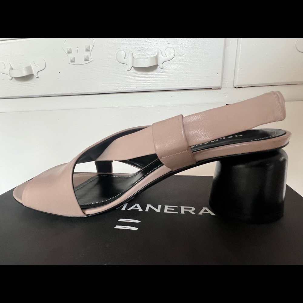 Halmanera heel sandals. Unused! It’s a very lovely beige-pink color